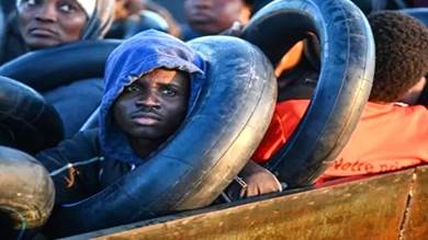 ​34 مهاجراً في عداد المفقودين إثر غرق مركبهم قبالة سواحل تونس